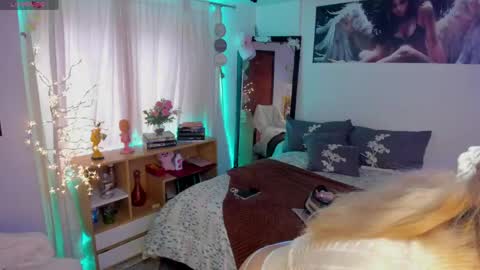 cuteweed420 online show from May 13, 9:44 pm