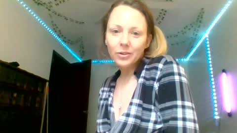 cuteycourtney2224 online show from June 18, 12:42 pm