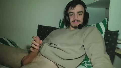 cutie garlix online show from March 29, 8:20 pm
