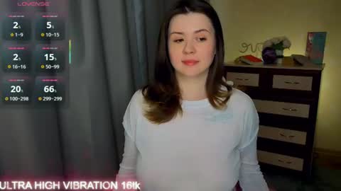 Snapshot of cutie_mili chatting on July 17, 10:33 am mili online show from July 17, 10:33 am