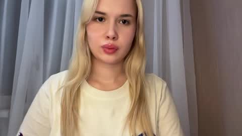 Chloe online show from April 20, 5:16 pm