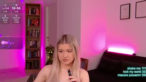 cutiepie69__ online show from June 20, 7:27 pm