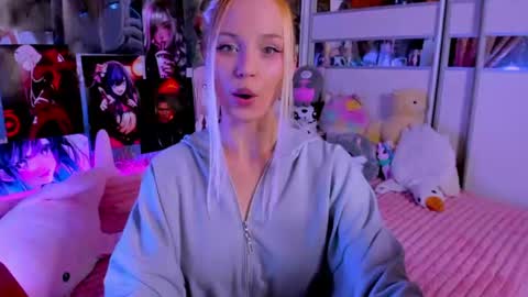 Nora online show from June 10, 8:19 pm