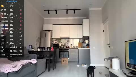 Akemi online show from September 18, 9:33 am