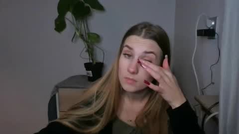 CyntiaNatural online show from December 13, 5:00 pm