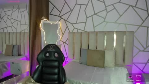 cyrus_tay online show from March 31, 11:32 am