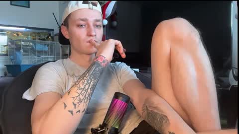 Snapshot of da_danya chatting on February 23, 8:39 pm da_danya online show from February 23, 8:39 pm