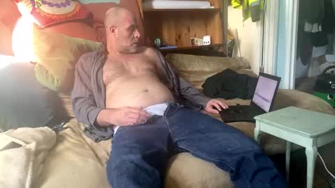 dadbodlondon online show from April 7, 8:59 am