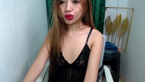 daddys_giirl69 online show from April 18, 3:38 pm