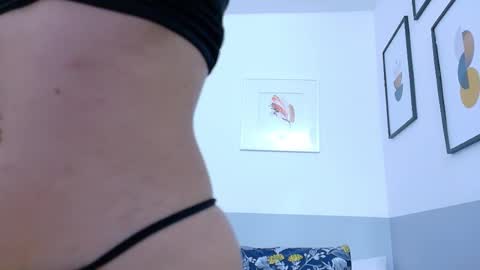 Snapshot of daddyysobsessed_ chatting on December 18, 12:33 pm Channel. online show from December 18, 12:33 pm