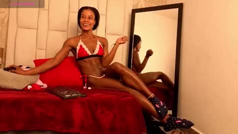 daffnelewis online show from December 5, 11:30 am