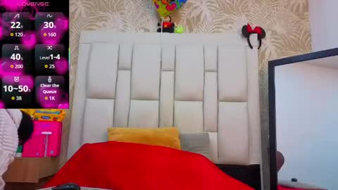 daffnelewis online show from April 16, 11:33 am