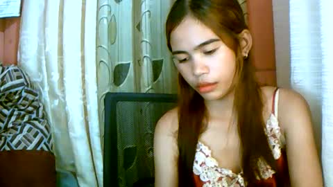 Snapshot of dahlia_123 chatting on December 24, 4:44 am Im Dahlia online show from December 24, 4:44 am