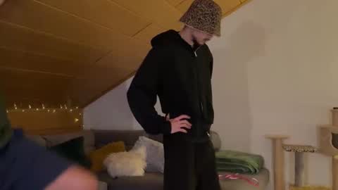 Daimon  online show from November 20, 10:20 pm