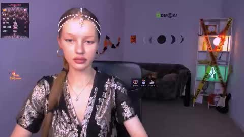 daisy online show from October 31, 9:49 pm