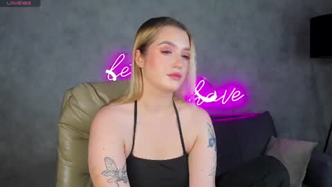 Snapshot of daisy_beckerr chatting on August 2, 9:19 am Viickie online show from August 2, 9:19 am