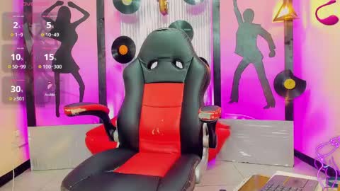 daisy_jonexxx22 online show from April 18, 4:05 am