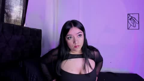 dakostelee1_ online show from April 30, 5:08 pm
