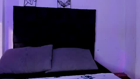 dakostelee1_ online show from July 28, 9:25 pm