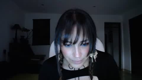 IG  dakotasofiaa online show from June 17, 11:05 pm