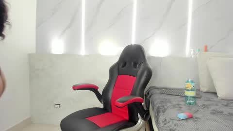 dakota_tucci online show from May 15, 4:19 am