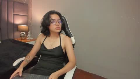 dakotabrowns_ online show from May 24, 2:27 am