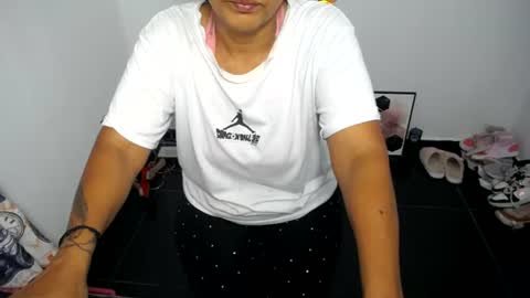 Snapshot of daleska_delicious1 chatting on June 24, 4:00 am daleska_delicious1 online show from June 24, 4:00 am