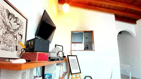 Snapshot of dalia_negra chatting on February 21, 8:10 pm Almendra online show from February 21, 8:10 pm