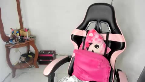 Dalia April online show from March 15, 4:13 pm