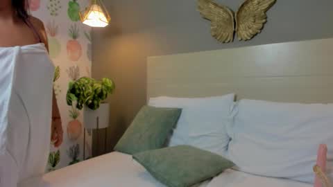 D A L I L A online show from January 5, 8:01 pm