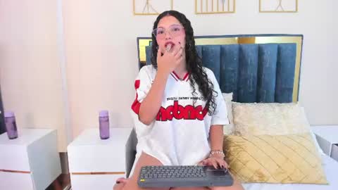 Dali Luu  online show from July 8, 8:24 pm