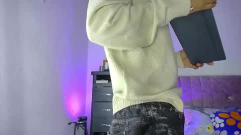 Snapshot of damar_felipe chatting on February 7, 9:51 pm damar_felipe online show from February 7, 9:51 pm