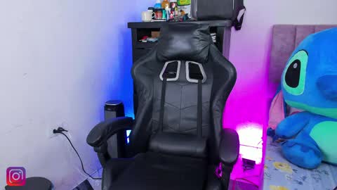 damar_felipe online show from May 4, 9:00 pm