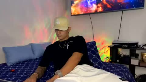 damian23__ online show from June 27, 2:44 pm