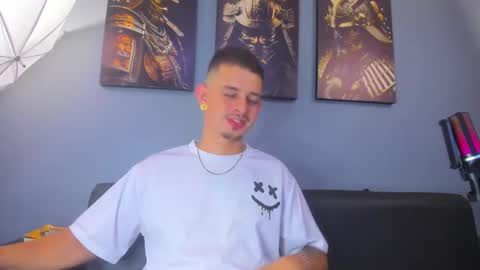 Snapshot of damian__oliver chatting on February 20, 6:26 am Damian Oliver online show from February 20, 6:26 am