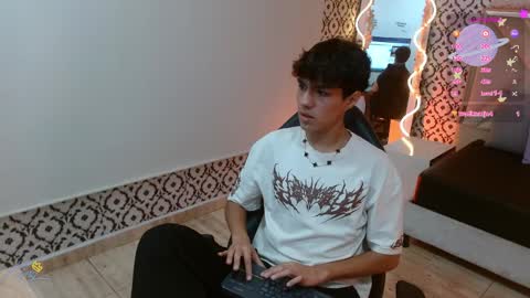 Snapshot of damian_tay chatting on April 10, 11:26 am damian_tay online show from April 10, 11:26 am