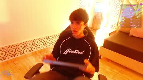 Snapshot of damian_tay chatting on April 11, 11:36 am damian_tay online show from April 11, 11:36 am