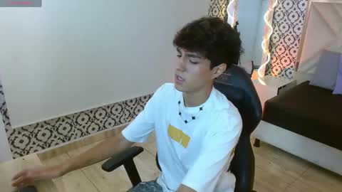 Snapshot of damian_tay chatting on April 12, 11:37 am damian_tay online show from April 12, 11:37 am