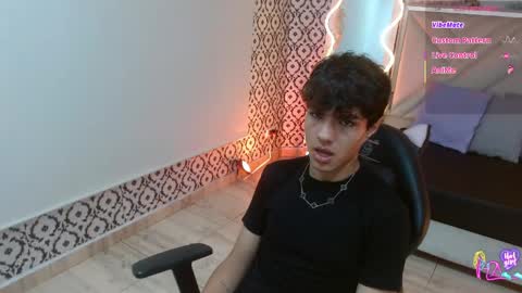 damian_tay online show from April 24, 11:34 am