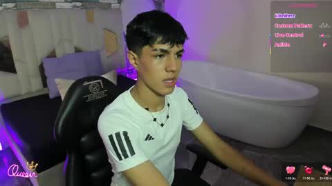 damian_tay online show from May 2, 7:19 pm
