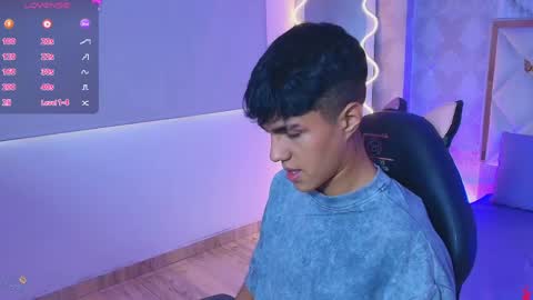 damian_tay online show from May 27, 11:40 am