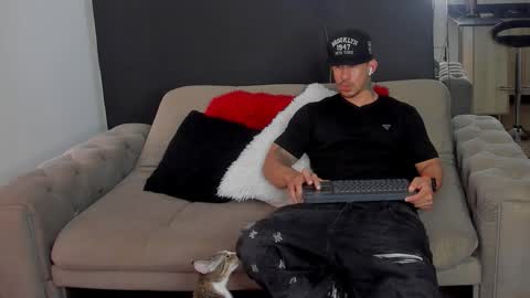 INSTAGRAM  DAMMIANMILLEROFICIAL online show from February 1, 5:00 pm