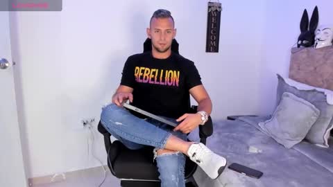 Snapshot of damon_baker0 chatting on October 1, 9:10 pm Damon bakert online show from October 1, 9:10 pm