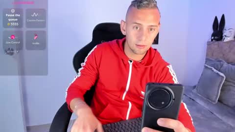 Snapshot of damon_baker0 chatting on October 3, 3:42 pm Damon bakert online show from October 3, 3:42 pm