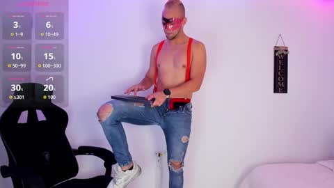 Snapshot of damon_baker0 chatting on October 18, 3:24 pm Damon bakert online show from October 18, 3:24 pm