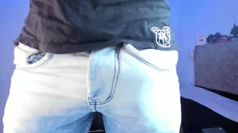 Snapshot of damon_baker0 chatting on December 3, 7:45 pm Damon bakert online show from December 3, 7:45 pm