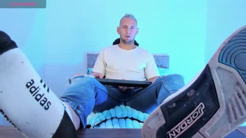 Snapshot of damon_baker0 chatting on February 3, 3:50 pm Damon bakert online show from February 3, 3:50 pm