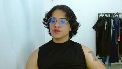 Snapshot of dan_blous chatting on June 19, 1:32 am Diane Blosson online show from June 19, 1:32 am