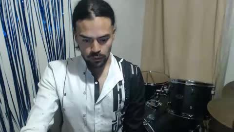 Snapshot of dan_khemeia chatting on February 1, 3:38 am Dan Khemeia online show from February 1, 3:38 am