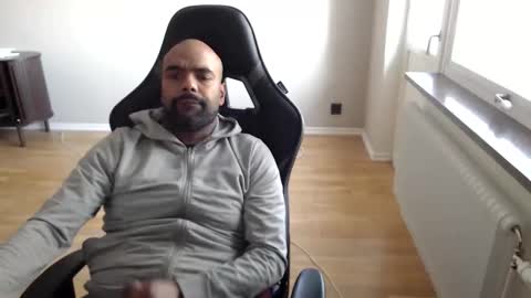 dan_the_man43 online show from April 20, 3:26 pm